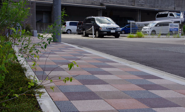 マンション周辺歩道(神戸市)