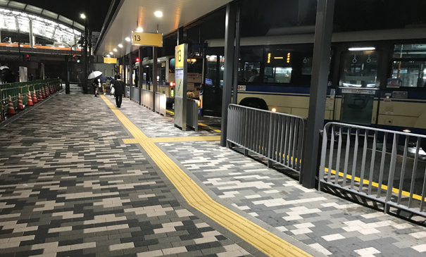 阪神甲子園駅西バスロータリー(西宮市)