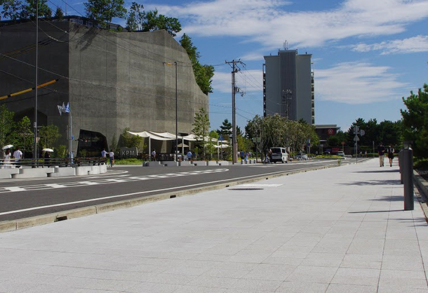 ピアジェストーン,piaget stone,公共,pubphoto,神戸ポートミュージアム周辺歩道,kobeportmuseum