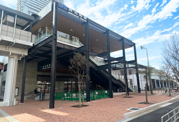 弁天町駅（大阪府）で久保田セメント工業が施工したコレクションの舗装。
