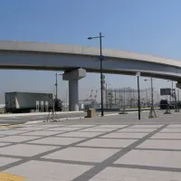甲南大学ポートラインドキャンパス前歩道（神戸市/ユニバーサルFG）