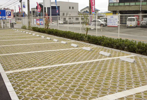 ホームセンター駐車場(加西市/サークルグラス)