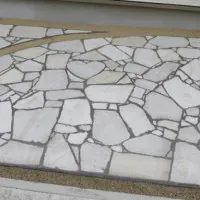 ホワイトの乱形石。ハートが隠れています。(トラッドストーン)
