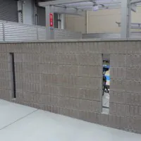 駐車場との間仕切りをバリュー5でスマートに