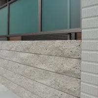 黒の種石が入ったレトロなブロック(ブランシリーズ-ダルメ)