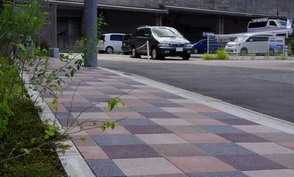 マンション周辺歩道(神戸市)