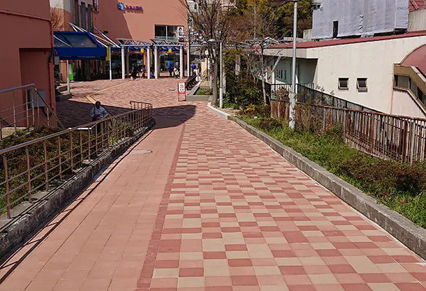 妙法寺駅前広場(神戸市)