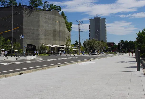 神戸ポートミュージアム周辺歩道（神戸市）