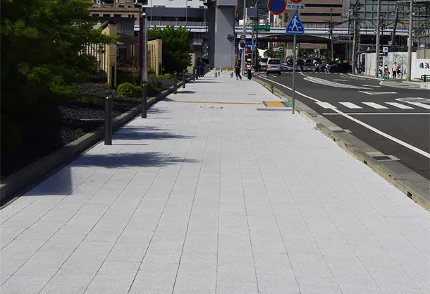 神戸ポートミュージアム周辺歩道（神戸市）