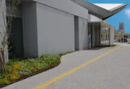 ＪＲ幕張豊砂駅(千葉市)のスリムタイプの敷材。シイアスのシトロンミストカラーとスーペリアグレーカラーのミックス貼り。