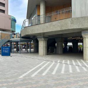 垂水図書館の外構舗装に遮熱ブロック。クールスポットペイブ。